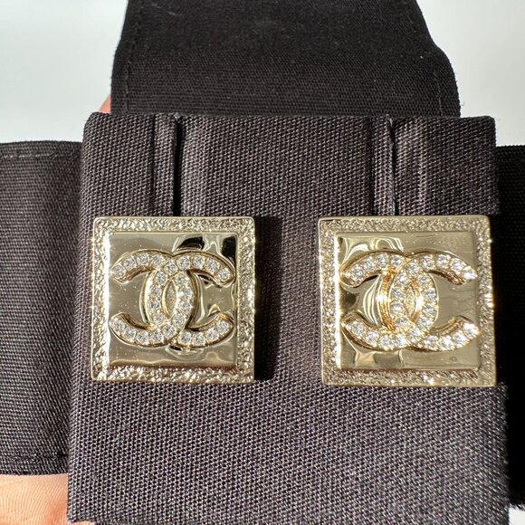 2023P CHANEL RUNWAY SQUARE GOLD CC LOGO WHITE CRYSTALS EARRINGS STUDS - Picture 8 of 14
